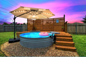 Firepit Table - Large Patio - King Bed - Cowboy Pool